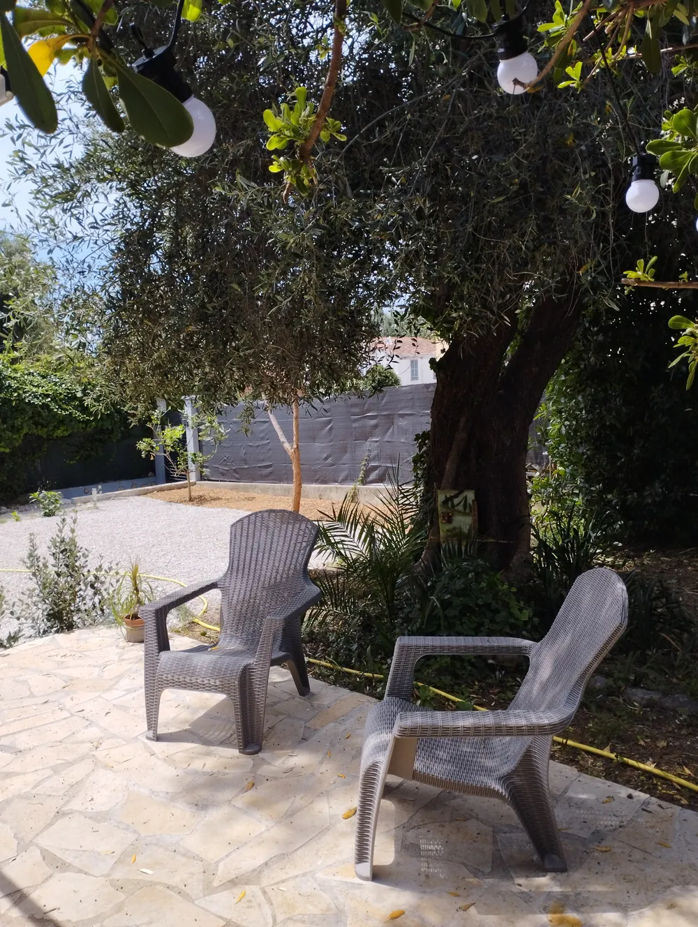 Terrasse privée sous l’olivier